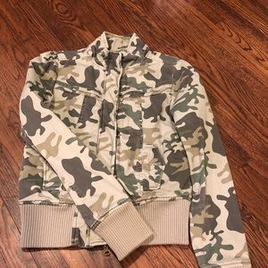 Dear By AB Camouflage green Jacket - size M